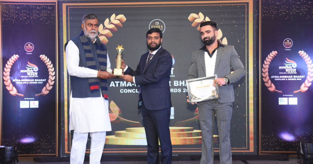 Aviakul conferred with Innovation in Aviation Ecosystem award at Atma Nirbhar Bharat Conclave & Awards 2022: Founder & Managing Director Shri. Vaibhav Varun received the honors